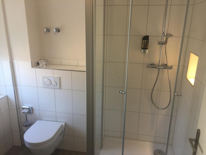 Bedroom 3, Hosser's Hotel Restaurant, Birkenfeld