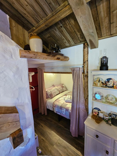 Bedroom 2, Tiernan's luxury cottages