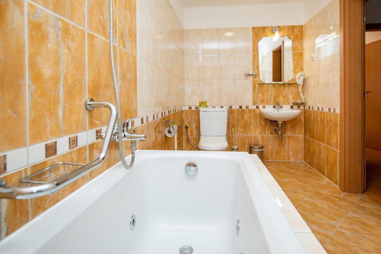 Bathroom 4, Hotel Boss, Žilina