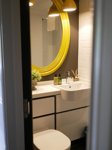 Bathroom 4, The Bulls Head Hotel, Trafford