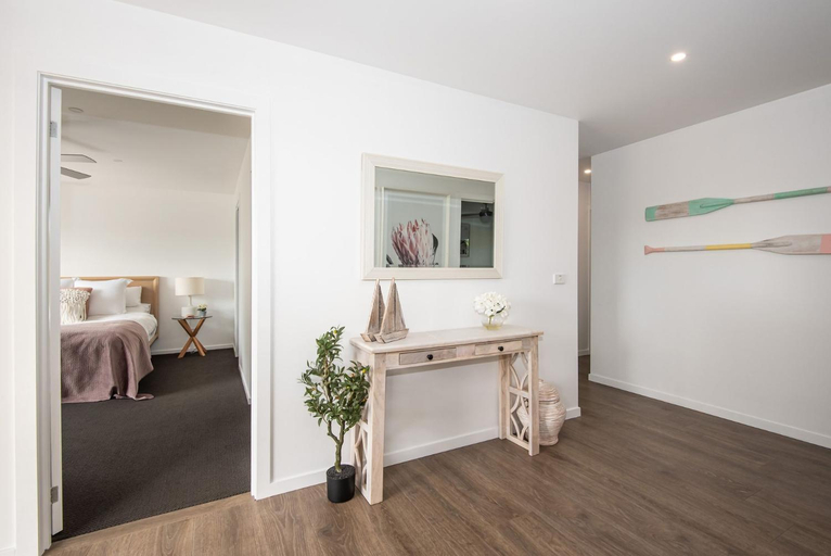 Bedroom 3, Waterfall Gully Retreat with Gas heated Pool, Melbourne