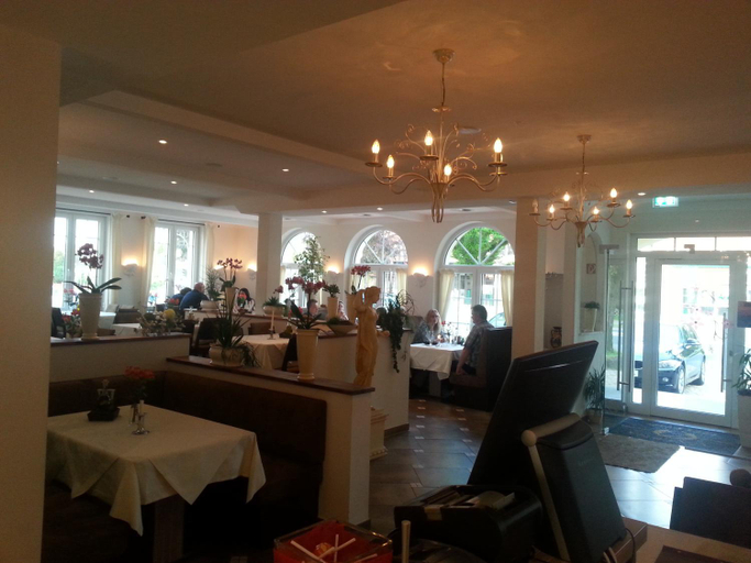 Others 5, Hotel Helena, Harburg