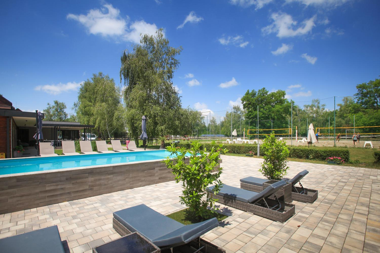 Others 3, Mohacsi Wellness Vendeghaz es Lovasklub, Mohácsi