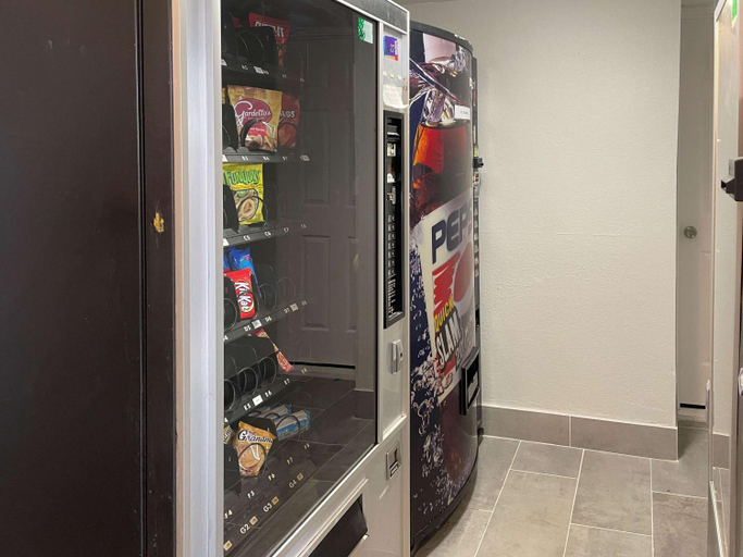 Food & Drinks, Studio 6  Tulsa, OK - Central, Tulsa