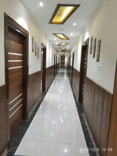 Public Area, Shri Sai Hotel, Azamgarh
