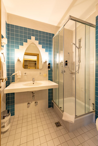 Bathroom 3, Zur Post Kummersbruck Hotel & Tiny Houses, Amberg-Sulzbach