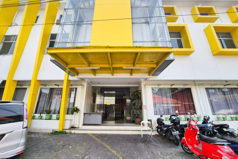 Exterior & Views 2, RedDoorz near Stasiun Tanah Abang, Jakarta Barat