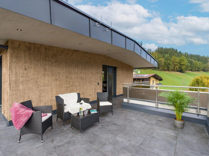 Others 3, Apart Klocker, Schwaz