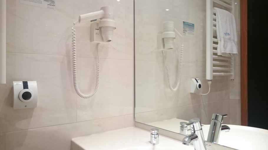 Bathroom 2, Hotel Avisa, Karlsruhe
