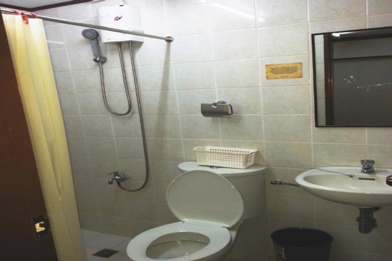 Bathroom 7