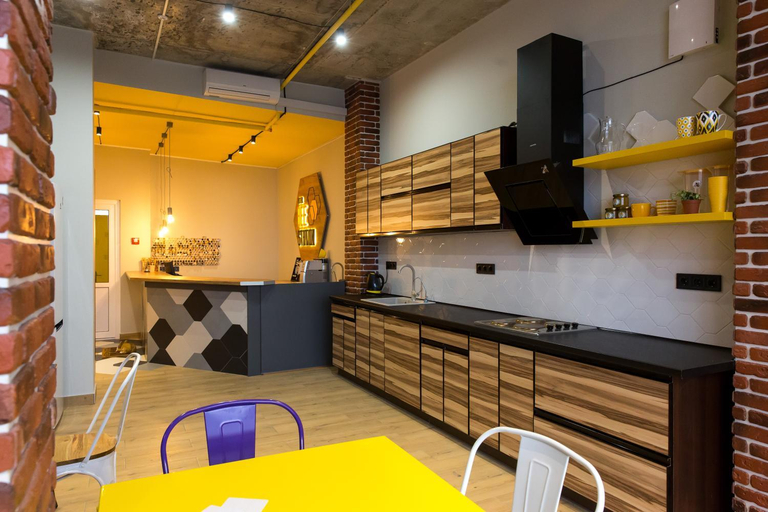 Others 5, HOTEL Bee Station, Desnians'kyi