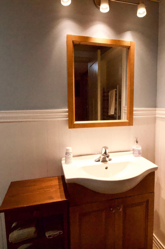 Bathroom 11