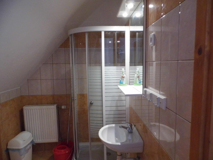 Others 5, Bakonyi Apartmanhaz Epleny, Veszprém