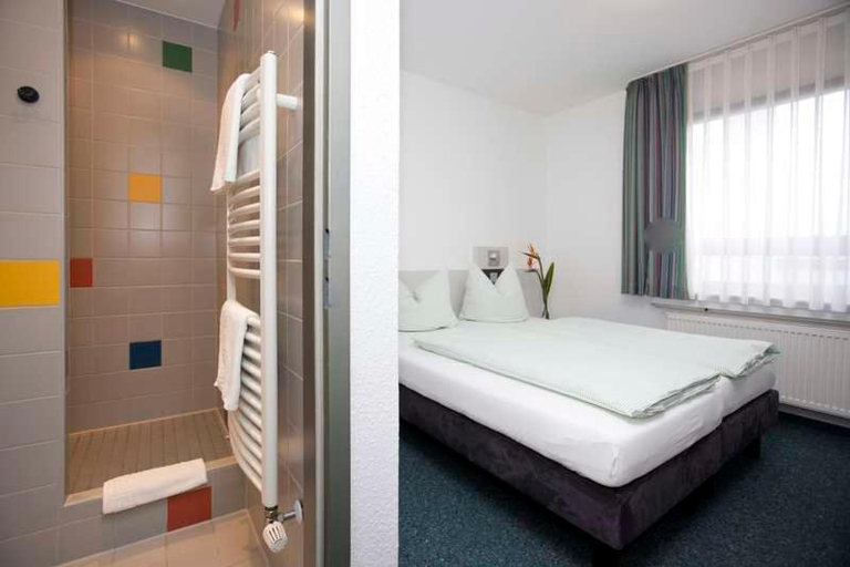 Bedroom 3, Jugendherberge Koln-Deutz, Köln