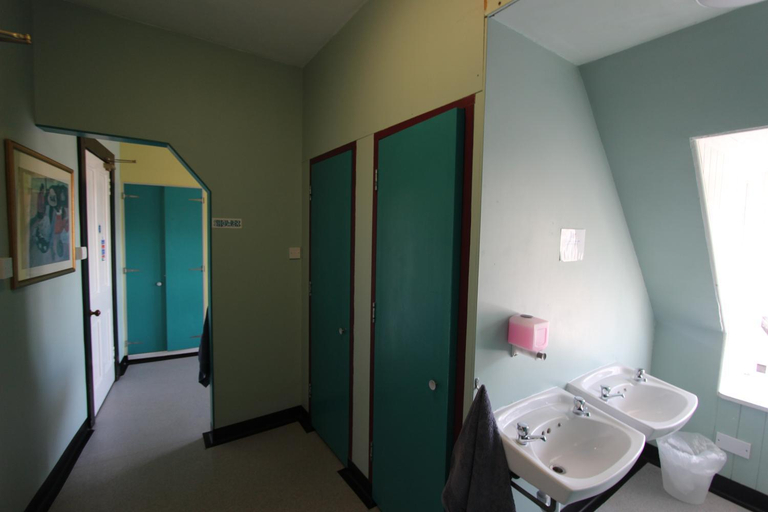Bathroom 3, Pitlochry Backpackers, Perthshire and Kinross