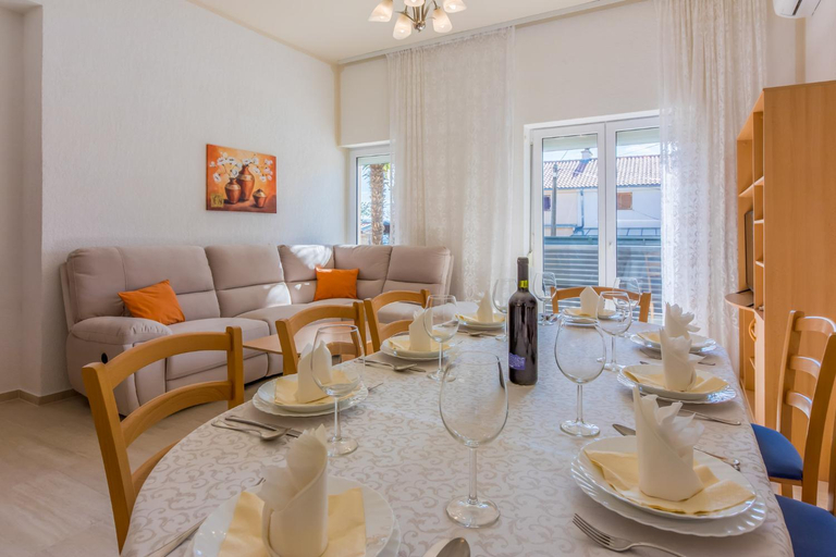 Food & Drinks 4, Abros potkrovlje, Crikvenica