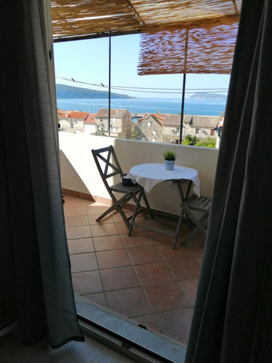Others 5, Bed and Breakfast BLUE in BLUE, Komiža