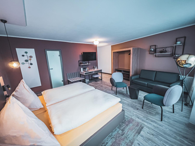 Bedroom 2, Restaurant Hotel Goldener Adler, Emden