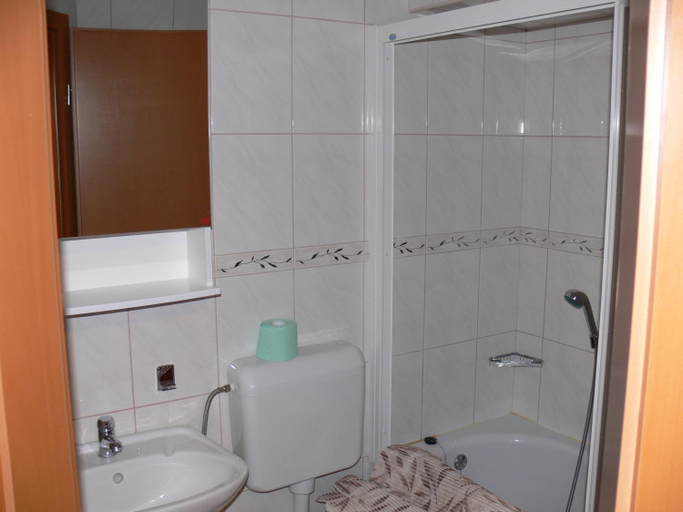 Others 2, Apartmani Biser, Tučepi
