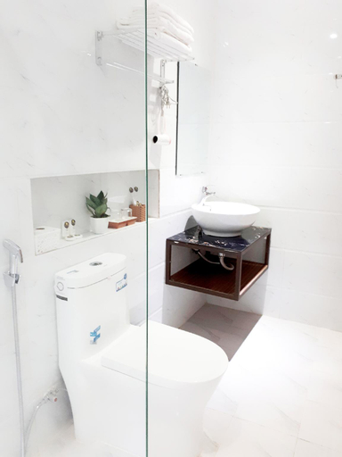 Bathroom 7