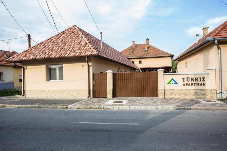 Others 5, Turkiz Apartman, Tokaji