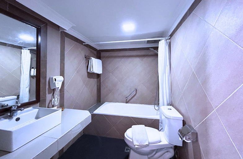 Bathroom 18