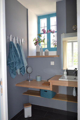 Bathroom 3, L Estancat, Pyrénées-Atlantiques