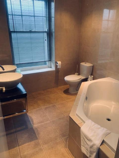 Bathroom 3, Ye Olde Nags Head, Derbyshire