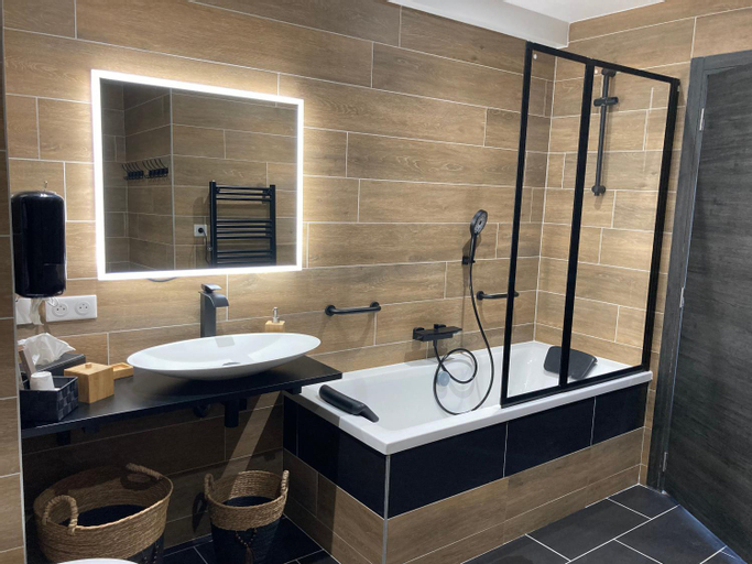 Bathroom 10