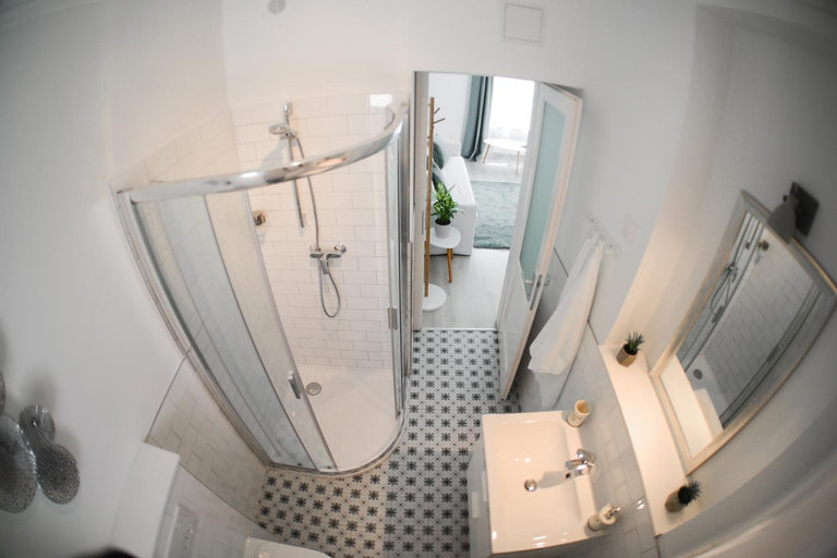 Bathroom 2, Raba Apartman House, Győr