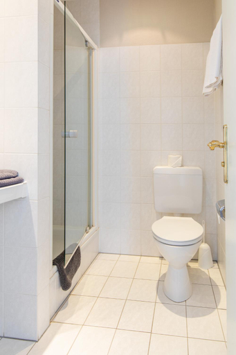 Bathroom 2, Gastezimmer in Bornheim mit Self-Check-in zwischen Koln & Bonn nahe Phantasialand, Rhein-Sieg-Kreis
