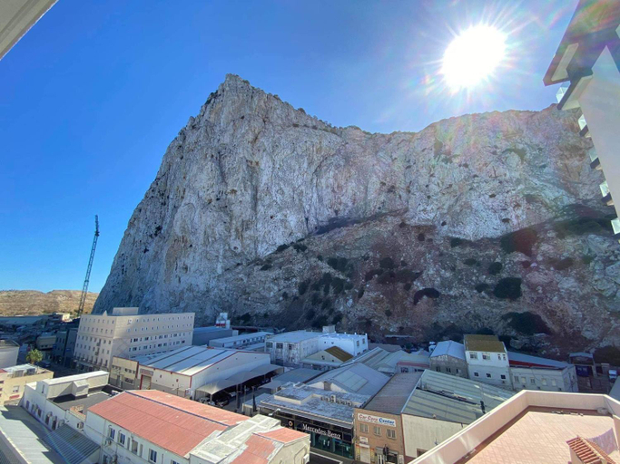 Others 5, Holiday studio apartment near the beach and city centre, Gibraltar