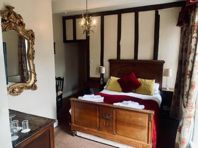 Bedroom 2, Ye Olde Nags Head, Derbyshire