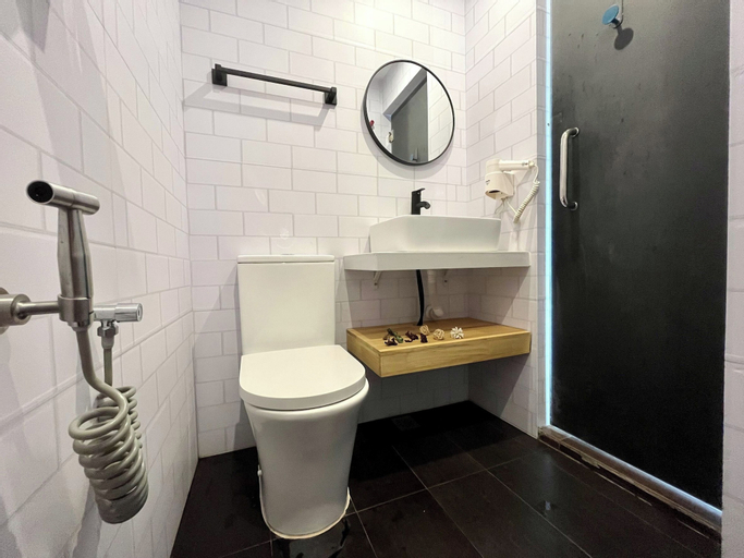 Bathroom 8