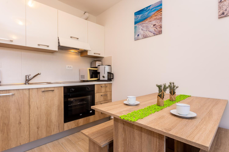 Others 4, Apartments Vugrinec with Terrace, Baška