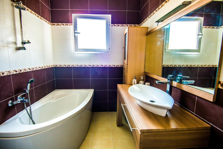 Bathroom, Mahdia Place Apartments, Mahdia