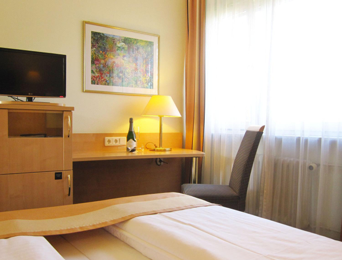Bedroom 3, Motel Frankfurt - advena Partner Hotel, Frankfurt am Main