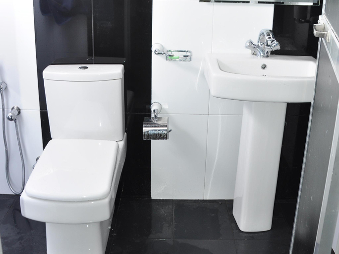 Bathroom 2, Water Garden Hotel, N. Palatha East