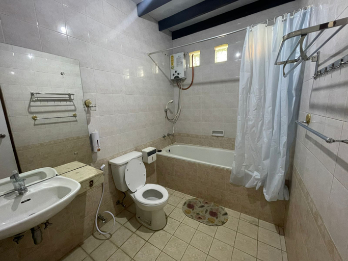 Bathroom 5, The Flower by Vila Istana Bunga, Bandung