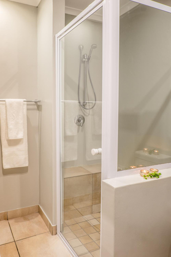 Bathroom 3, Zeezicht Apartments, West Coast