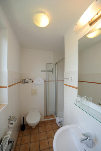 Bathroom 3, Gastehaus Sudheide, Celle