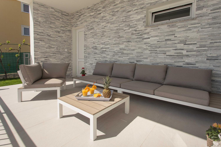 2, Villa Emanuela with heated private pool, BBQ, Kaštela