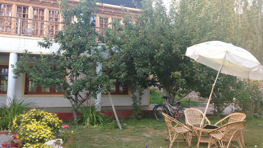 Others 2, Chubi Sponbo Guest House., Leh