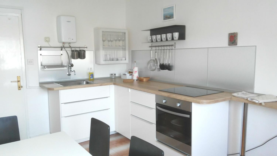 Others 4, Vila Rosa, Vis