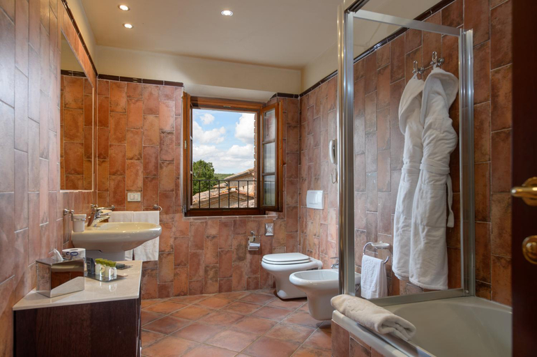 Bathroom 4, La Bagnaia Golf Resort, Siena