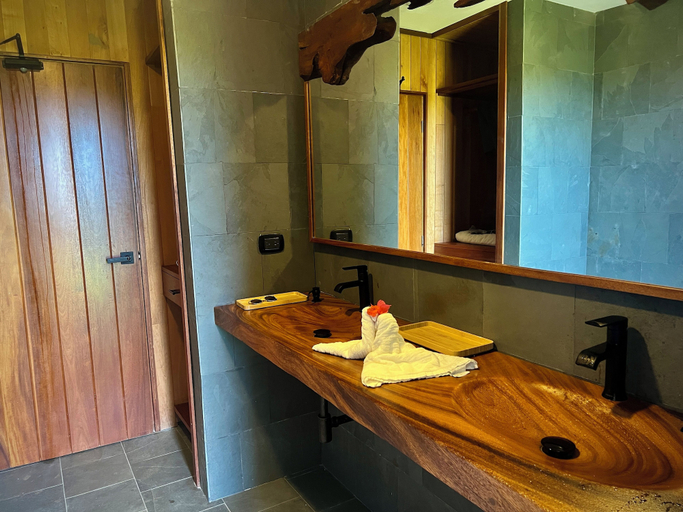 Bathroom 4, Ocama, Santa Bárbara de Samaná