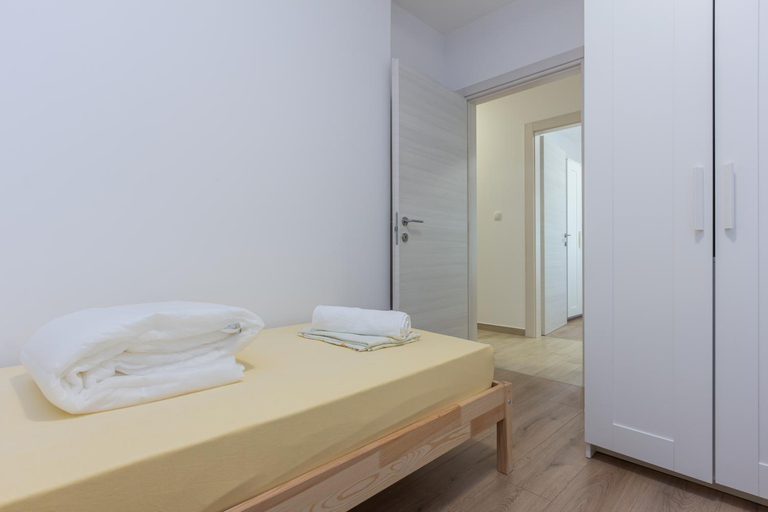 Others 3, Apartments Vugrinec with Terrace, Baška