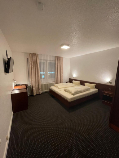 Bedroom 2, Brunnen Hotel, Essen