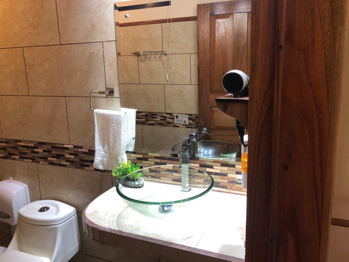 Bathroom 4, Jacamar Corcovado Drake Bay, Osa