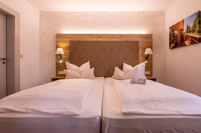 Bedroom 2, Zur Post Kummersbruck Hotel & Tiny Houses, Amberg-Sulzbach